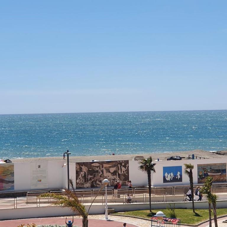 Piso frente al mar Luminoso Acogedor Alegre - Two-Bedroom Apartment - 33