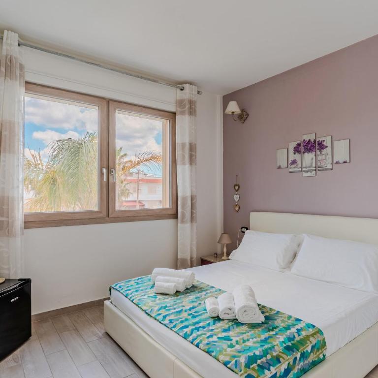 B&B Annita - King Room with Pool View - 1