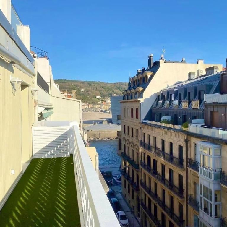 “The Palms” new, ac, terrace, calm near Old Town - Apartamento de 2 dormitorios - 1