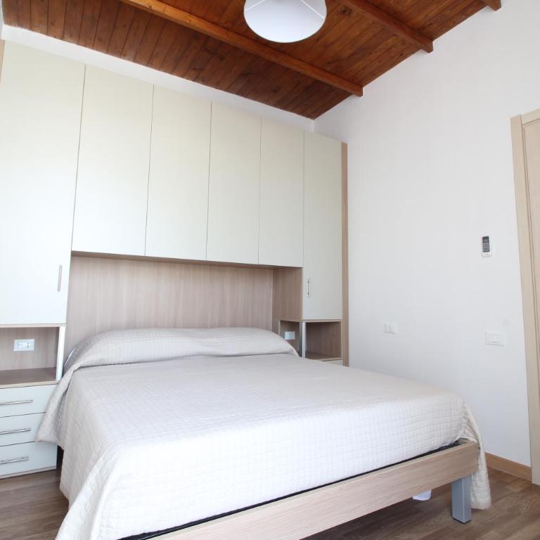 Acquacorrente Rooms - a due passi dal mare - Camera Matrimoniale con Balcone - 8