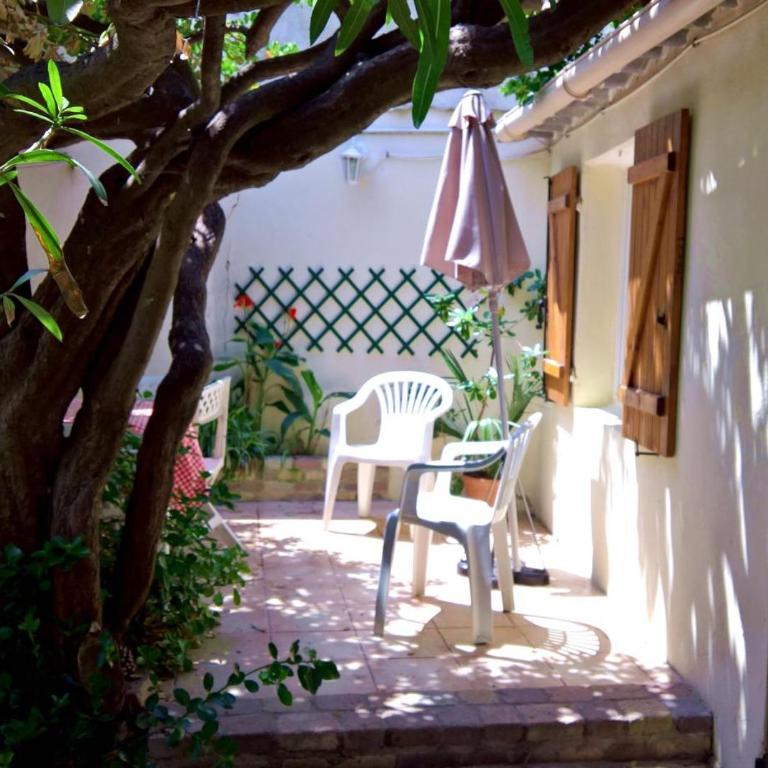 Logement climatisé avec jardin et parking pour 2 personnes en bord de plage - One-Bedroom Apartment - 4