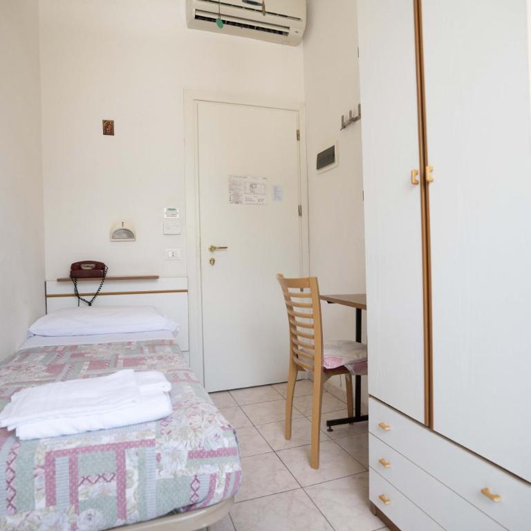 Hotel Odeon - Camera Singola con Bagno Privato Esterno - 5