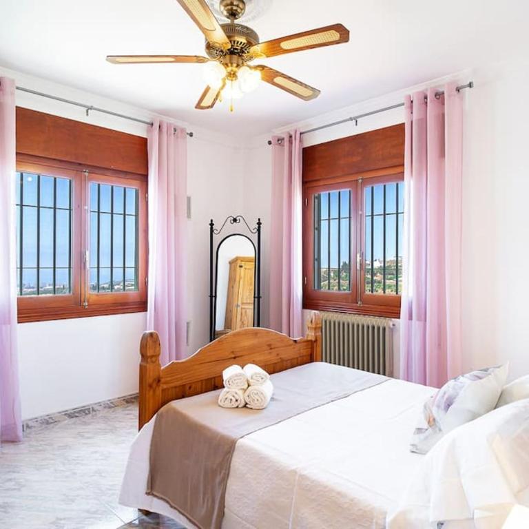 Dream villa with parking, private pool and see views - Villa - 17