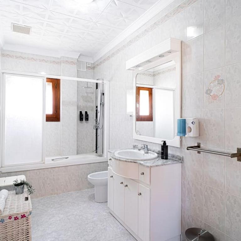 Dream villa with parking, private pool and see views - Villa - 29