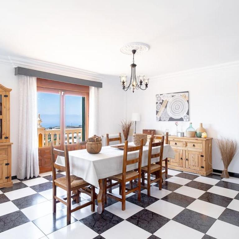 Dream villa with parking, private pool and see views - Villa - 8