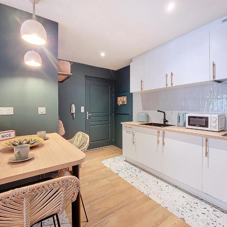 Nestor&Jeeves - PLACE DU PIN - Near Port - Old town - Appartement 1 Chambre avec Balcon - 5
