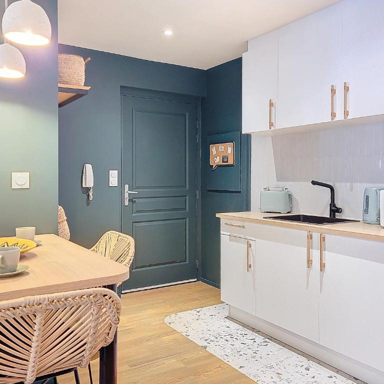 Nestor&Jeeves - PLACE DU PIN - Near Port - Old town - Appartement 1 Chambre avec Balcon - 8