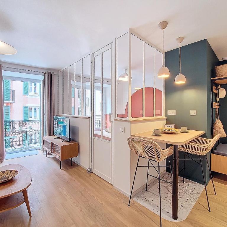 Nestor&Jeeves - PLACE DU PIN - Near Port - Old town - Appartement 1 Chambre avec Balcon - 13
