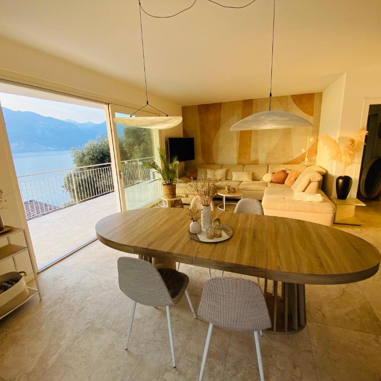 Villa Holzi - Deluxe Two-Bedroom Apartment Ground Floor with King Bed, Pool, Terrace and Lake View - 12