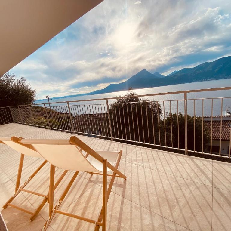 Villa Holzi - Deluxe Two-Bedroom Apartment Ground Floor with King Bed, Pool, Terrace and Lake View - 13
