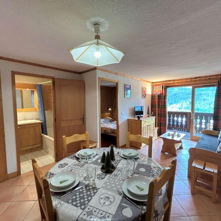 Appartement cosy 5 pers à 20m des pistes et commerces, balcons, parking couvert - FR-1-180-601 - Appartement - 7