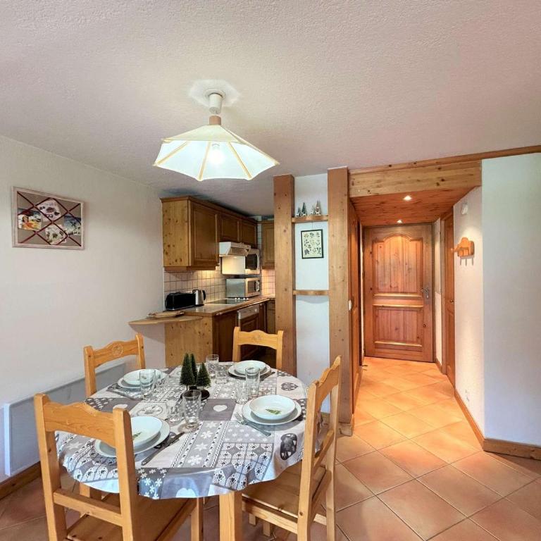 Appartement cosy 5 pers à 20m des pistes et commerces, balcons, parking couvert - FR-1-180-601 - Appartement - 9