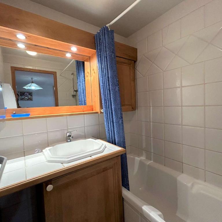 Appartement cosy 5 pers à 20m des pistes et commerces, balcons, parking couvert - FR-1-180-601 - Appartement - 20