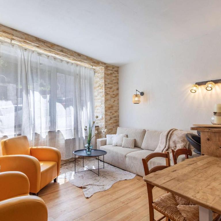 T2 rénové et cosy face aux thermes avec cour privative et équipements modernes - FR-1-401-272 - Appartement - 4