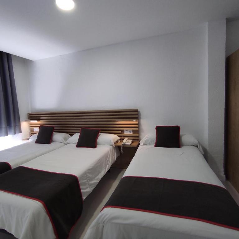 Emperatriz II - Habitación Doble con cama supletoria - 2 camas - 6