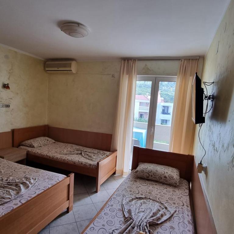 Apartmani Boskovic - Četvorokrevetna Soba s Terasom - 7