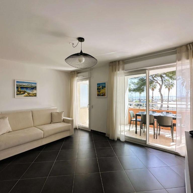 Le Palm, appartement climatisé pour 4 personnes avec vue mer et piscine sur le Port d'Hyères - Apartment - 7