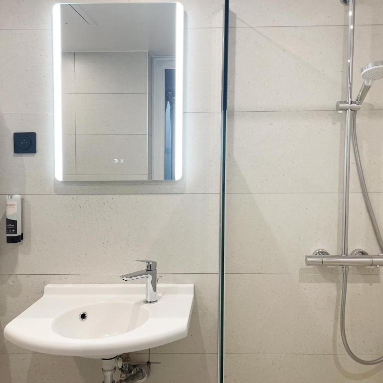 Five Boutique Hotel Paris Quartier Latin - Suite Baignoire avec Terrasse - 10
