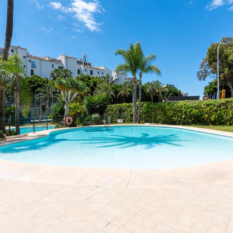 Jardines Puerto Banús - Elegance and Comfort in Marbellas Heart - Apartamento de 2 dormitorios con vistas a la piscina - 26