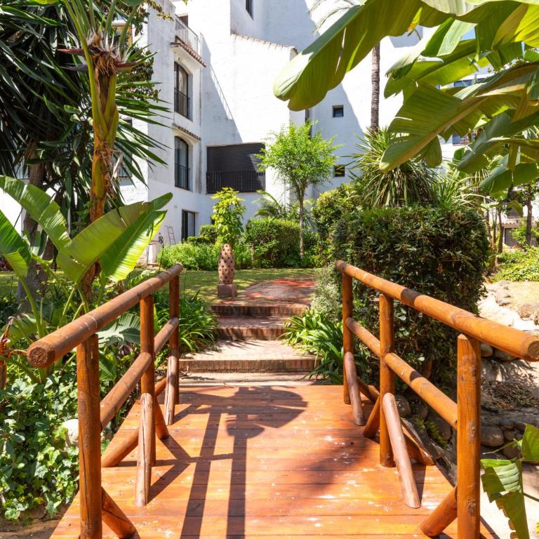 Jardines Puerto Banús - Elegance and Comfort in Marbellas Heart - Apartamento de 2 dormitorios con vistas a la piscina - 27