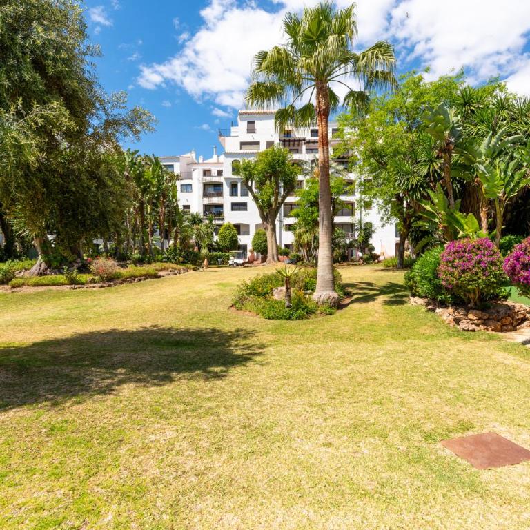 Jardines Puerto Banús - Elegance and Comfort in Marbellas Heart - Apartamento de 2 dormitorios con vistas a la piscina - 28
