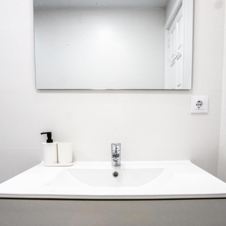 Blanes Beach front Apartment - Apartamento de 2 dormitorios con balcón y vistas al mar - 37