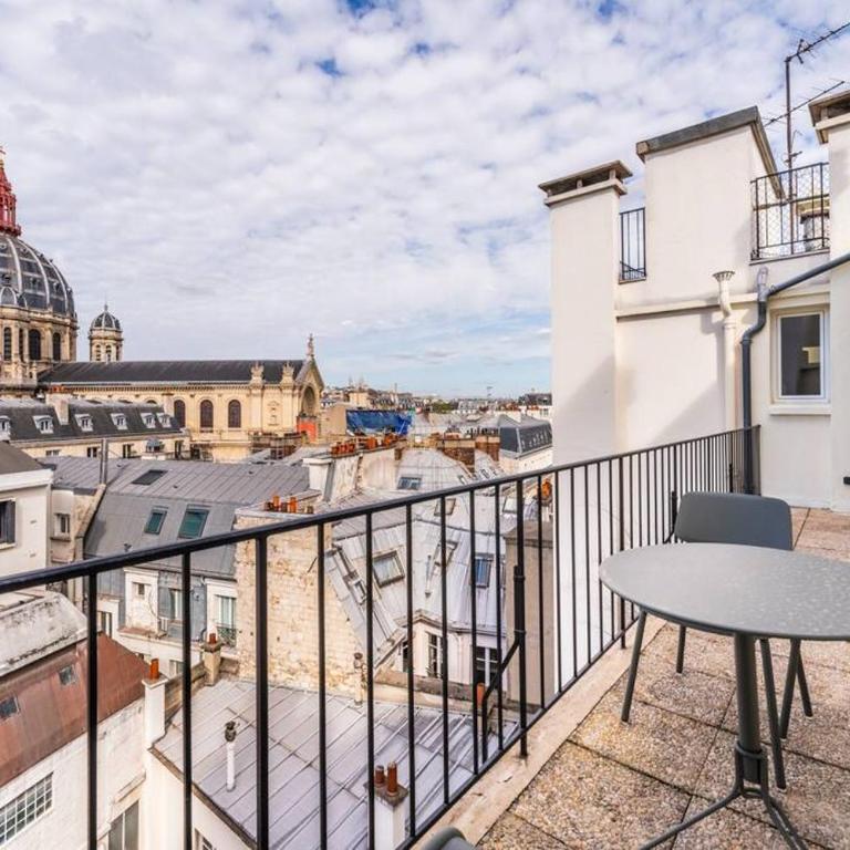 Luxueux Appartement Haussmannien avec Vue sur Paris - Appartement 2 Chambres avec Balcon et Terrasse - 15