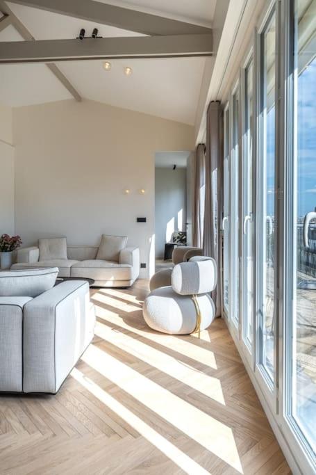 Luxueux Appartement Haussmannien avec Vue sur Paris - Appartement 2 Chambres avec Balcon et Terrasse - 16