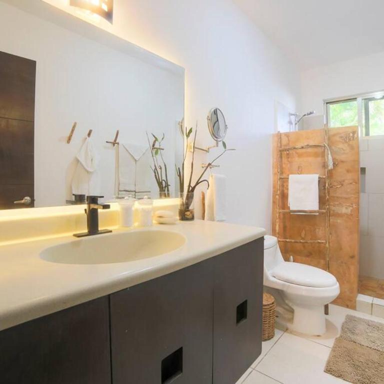 Lovely 2 Bdrm Condo in Gated Community & Pool View - Apartamento de 2 dormitorios con vistas a la piscina - 30