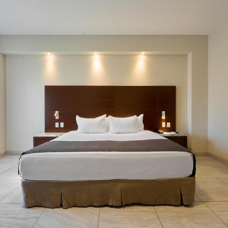 Hotel Estancia Business Class - Suite con bañera de hidromasaje - Cama extragrande - 4