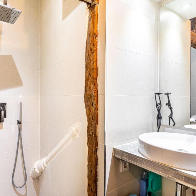 GuestReady - Stone wall stay near Sainte-Chapelle - Appartement - 7