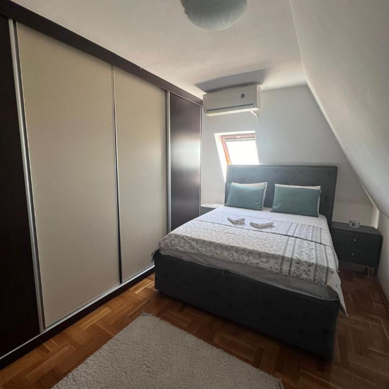 Stan u strogom centru grada - Apartman sa 2 Spavaće Sobe i Pogledom na Grad - 9