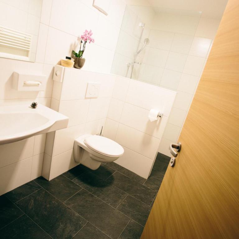 Gasthof Schönau - Doppelzimmer mit Balkon - 3
