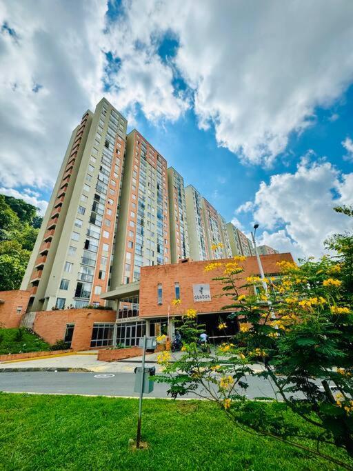 Moderno Apartamento Zona Central - Two-Bedroom Apartment - 12