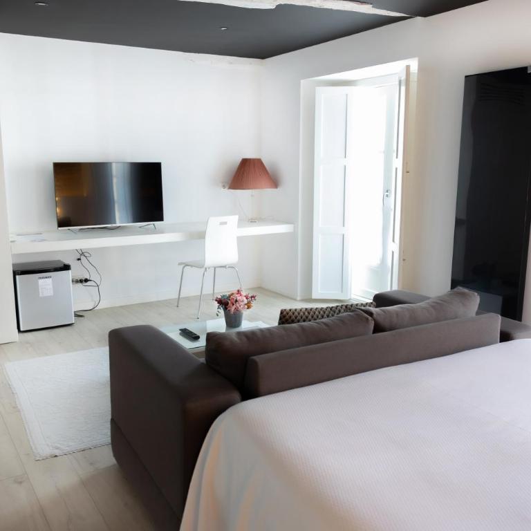 Hotel Montes - Junior Suite with Garden View - 11