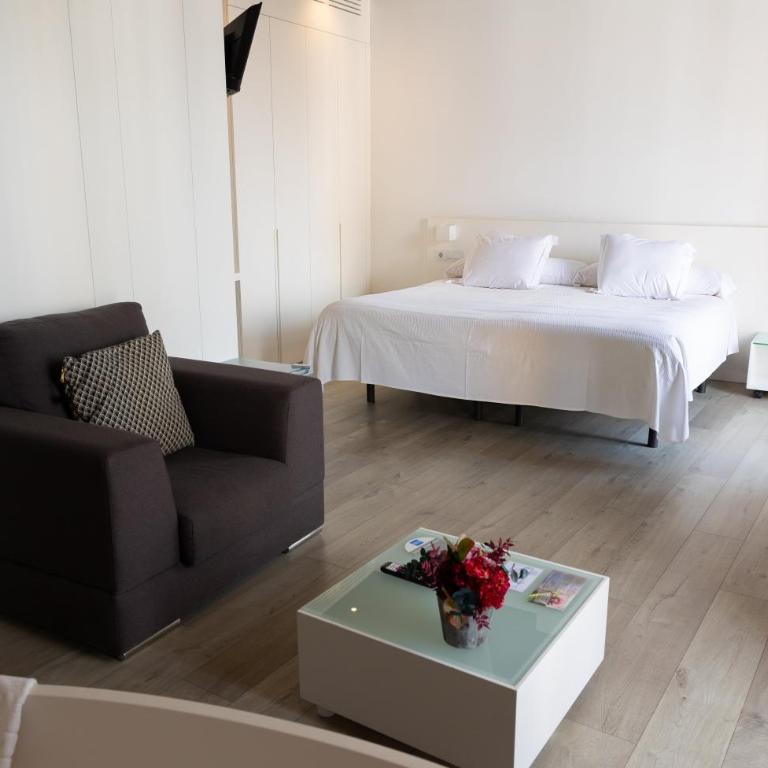 Hotel Montes - Deluxe Junior Suite - 4