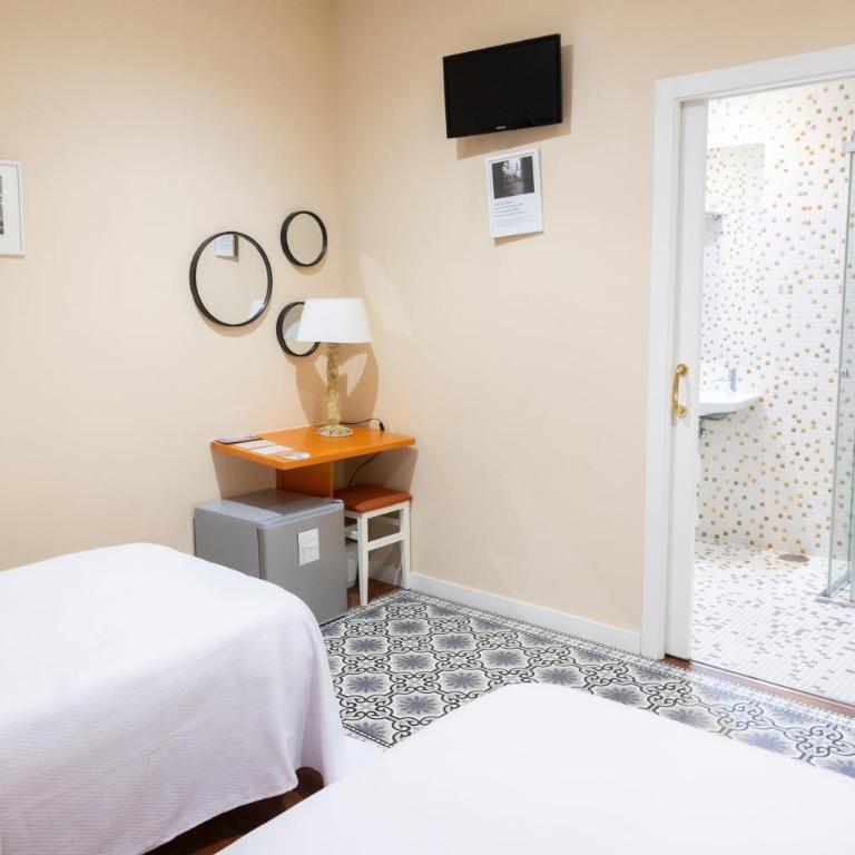 Hotel Montes - Standard Twin Room - 4