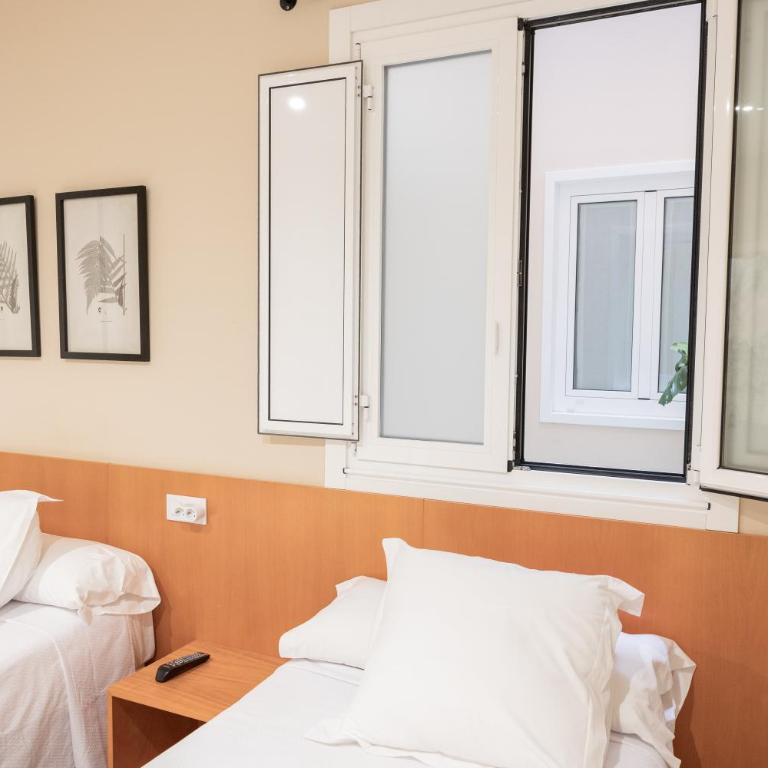 Hotel Montes - Standard Twin Room - 3