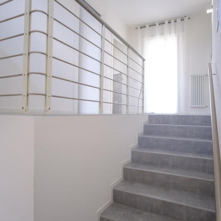 Appartamento Business Duplex 95mq - Doppia Terrazza XXL - 2 bagni - Check-in Codice - Appartamento su 2 Livelli - 24