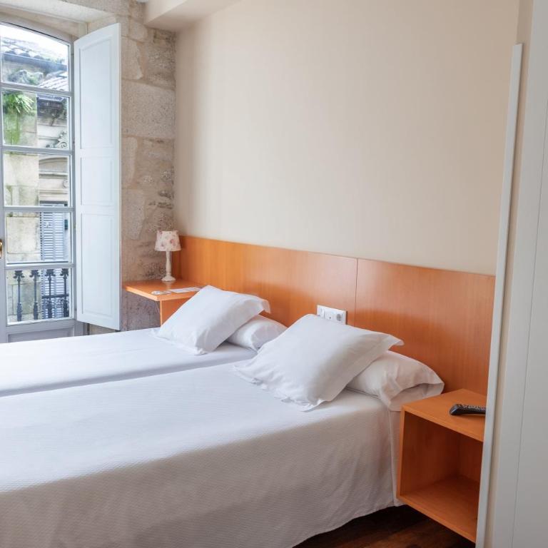 Hotel Montes - Twin Room - 11