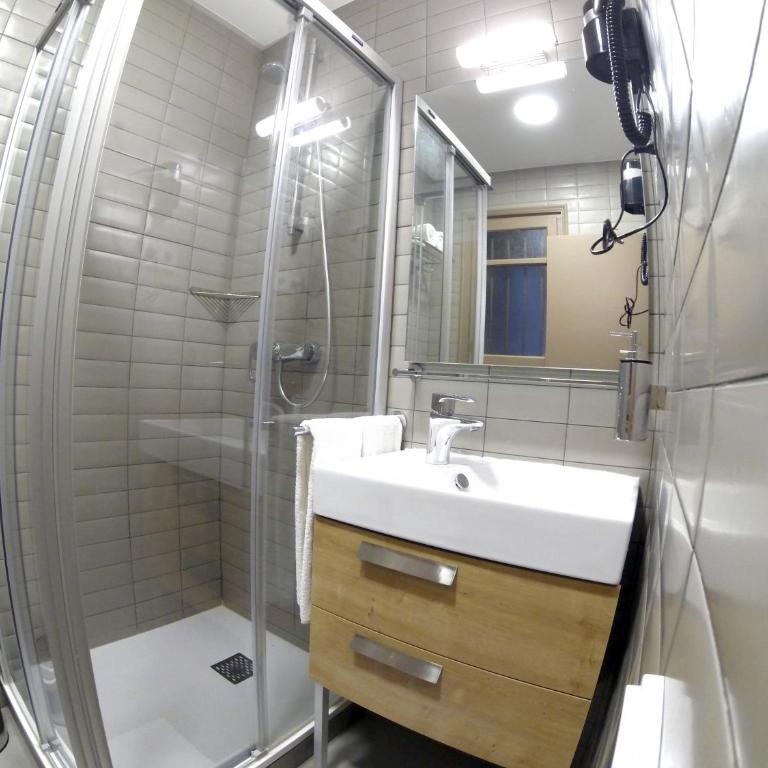 BCN Home Guest House - Double Room with Shared Bathroom - 6