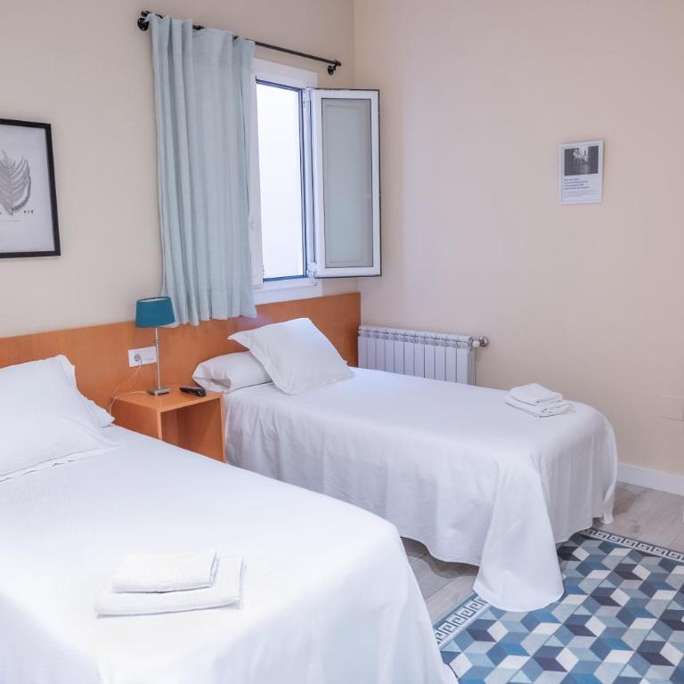 Hotel Montes - Twin Room - Disability Access - 3