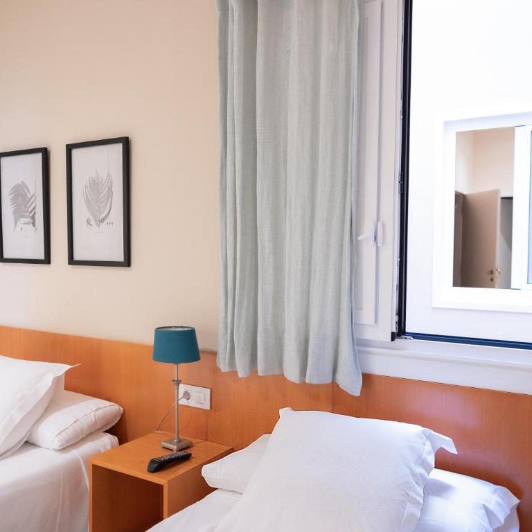 Hotel Montes - Twin Room - Disability Access - 5
