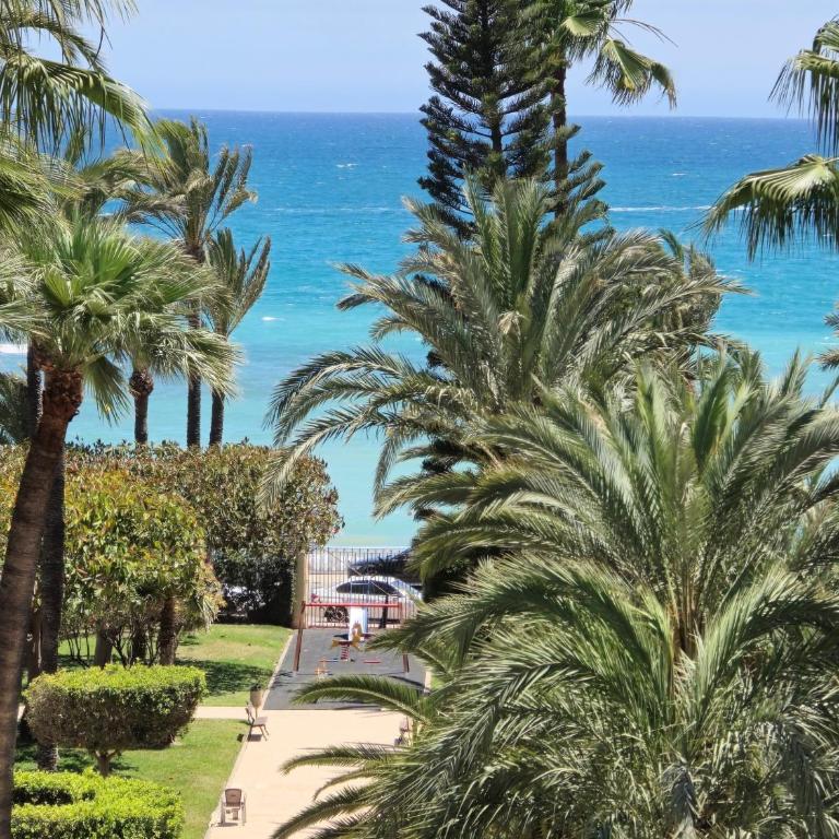 Paralela Estocolmo - Front Sea View - Two-Bedroom Apartment with Balcony and Sea View - 1