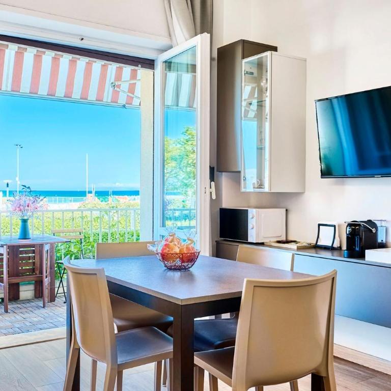 Appartamento con Terrazza Fronte Mare - Apartment with Sea View - 1
