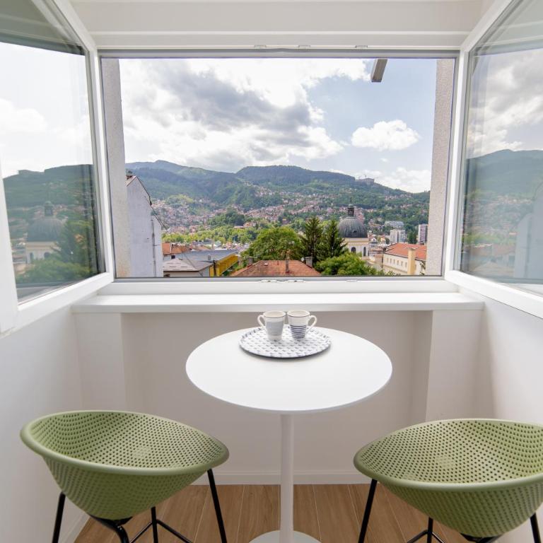 Old Town Heaven 3-bedroom apartment with balcony - Three-Bedroom Apartment - 4