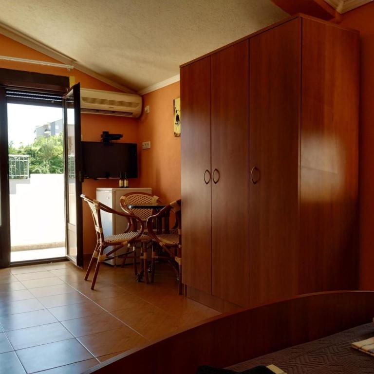 Villa Budvanka Guesthouse - Studio with Terrace - 8