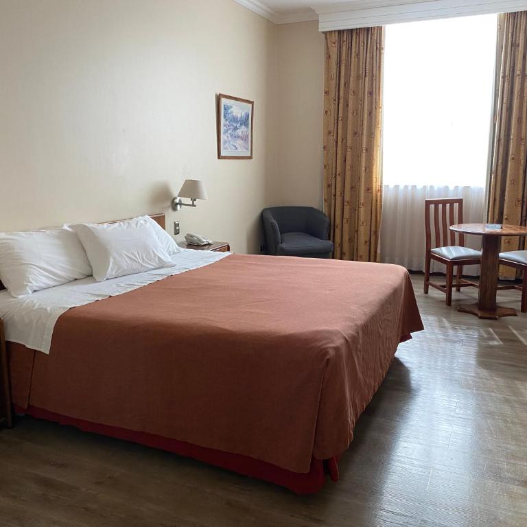 Hotel Diego de Almagro Aeropuerto - Habitación con cama extragrande. - 6