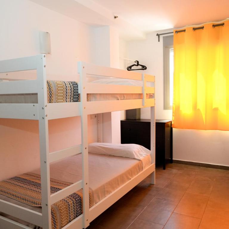 NEW ART BEACH HOSTEL- Albergue Juvenil - Habitación Cuádruple con baño privado - 5
