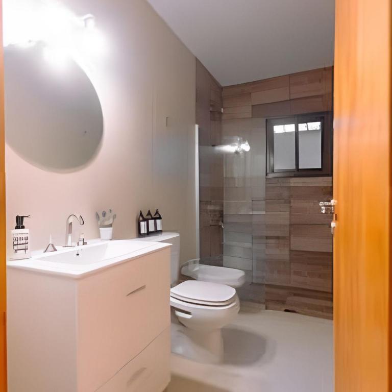 Departamento en Barrio tranquilo con Cochera - Two-Bedroom Apartment - 56